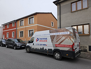 Zateplení stropu rodinného domu pomocí foukané izolace